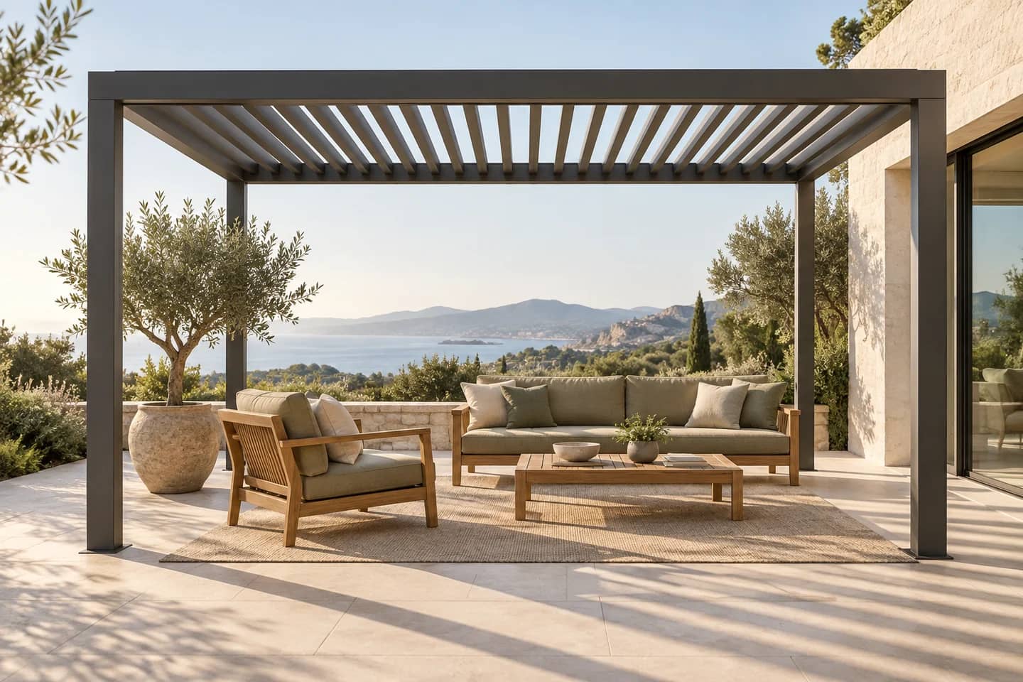 Terrasse avec pergola, salon extérieur et coussins clairs. Illustration.