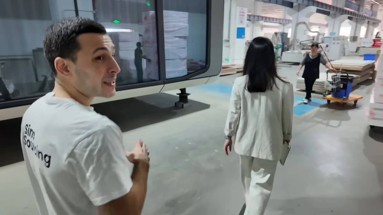 L’équipe Sino pendant la visite de l’atelier