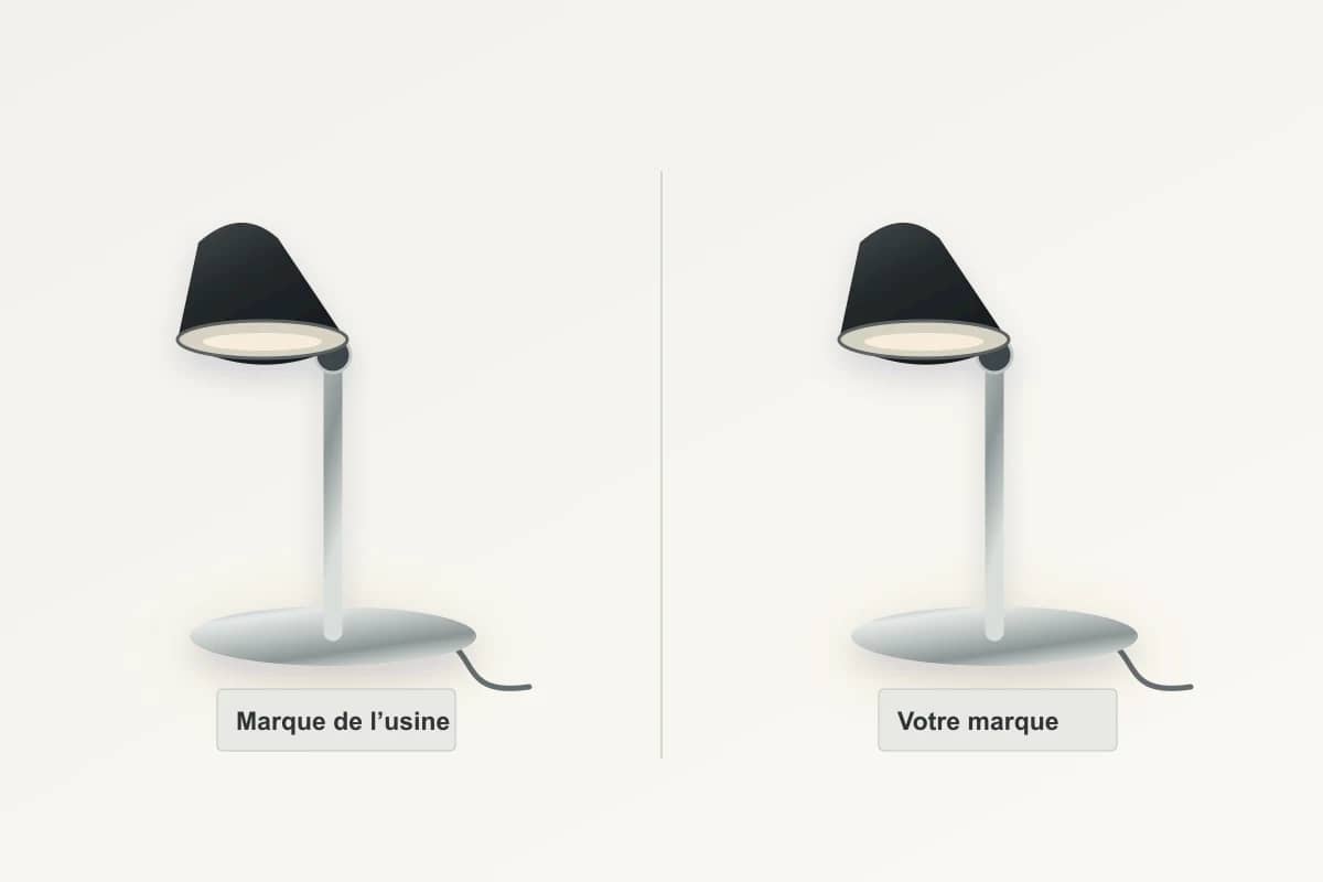 Deux lampes identiques, repérées par Marque de l’usine à gauche et Votre marque à droite.