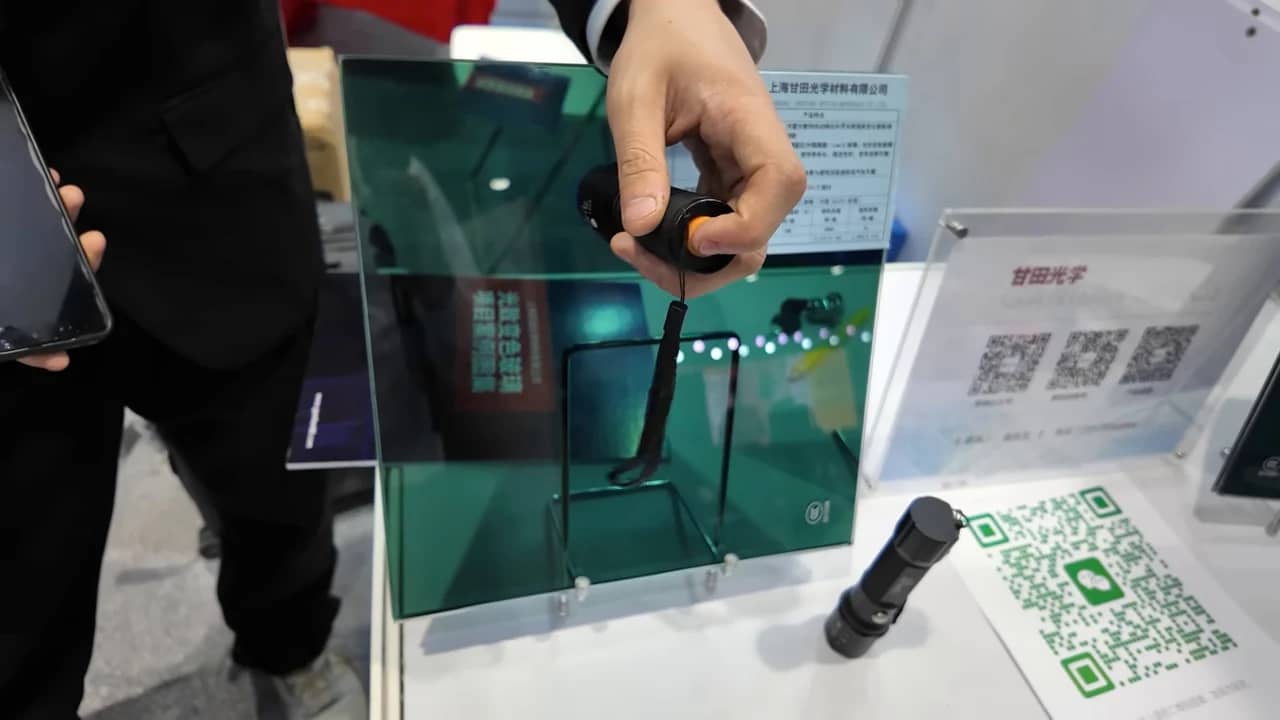 Démonstration d’un vitrage au salon