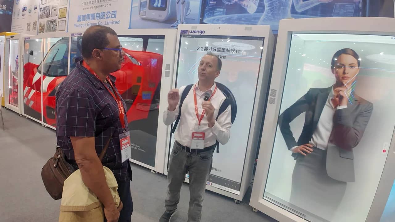 Présentation des écrans sur le stand